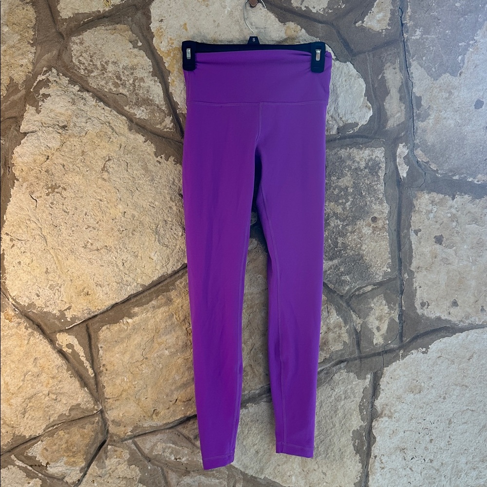 Lululemon Wunder Train High-Rise Tight 28"
Moonlit Magenta size 6 - Picture 6 of 7